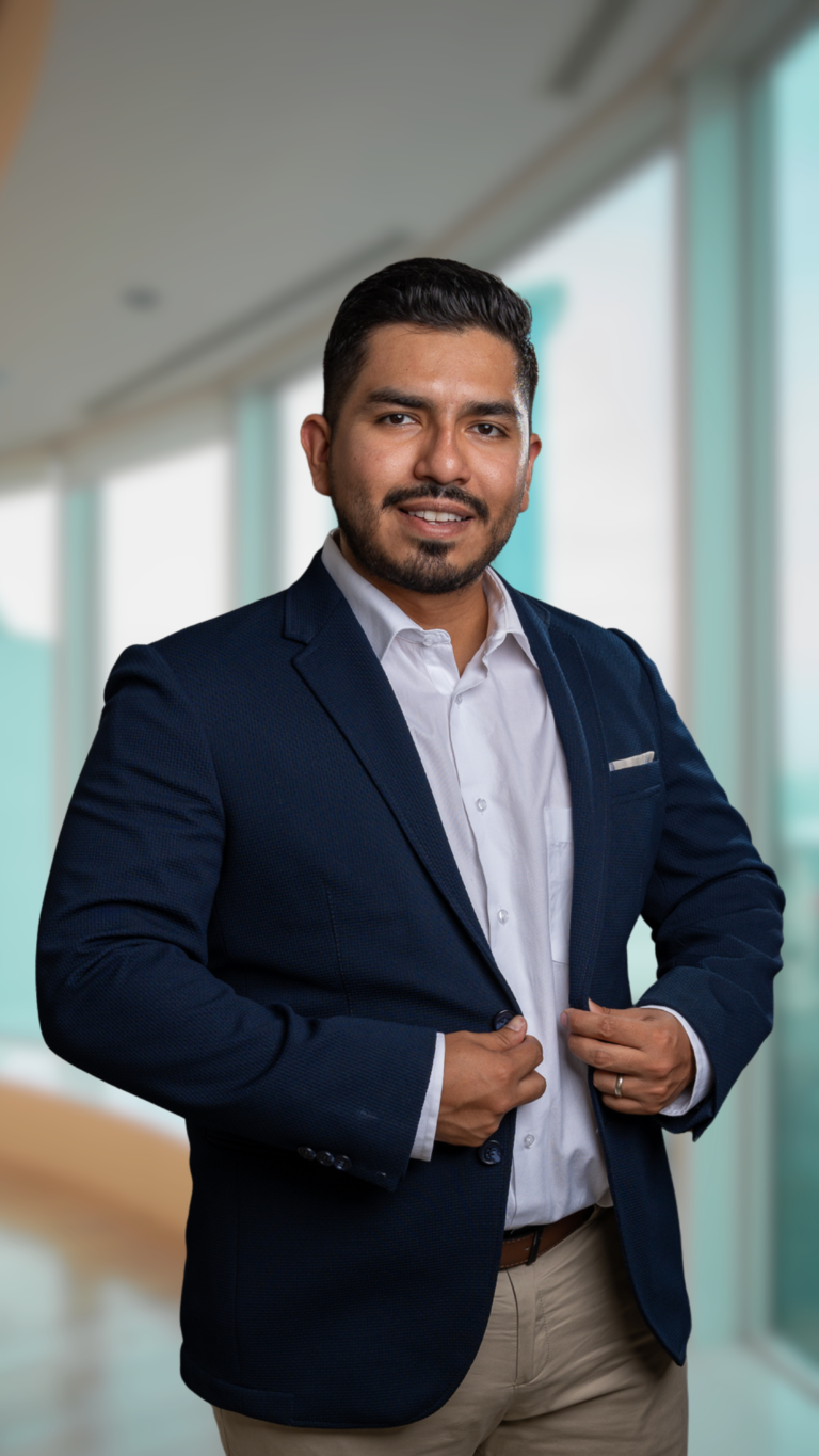 Servicios de contabilidad para PYMES en El Salvador, Servicios de auditoría para PYMES en El Salvador,Servicios de gestión empresarial para PYMES en El Salvador. Alex Pérez